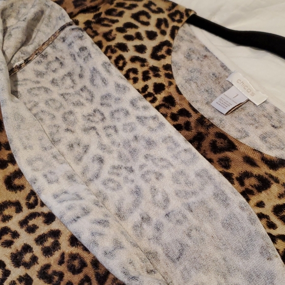 Chicos Size 1 Cheetah 🐆 Print Sweater - Picture 5 of 9